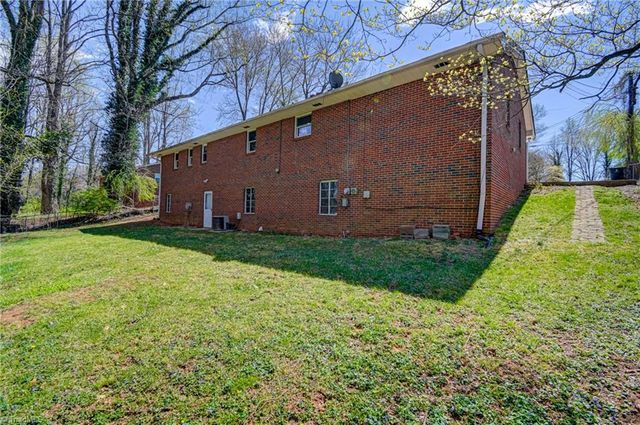 205 Beechwood Circle, Winston-salem, NC 27105