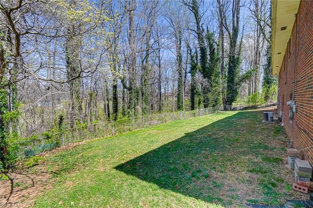 205 Beechwood Circle, Winston-salem, NC 27105