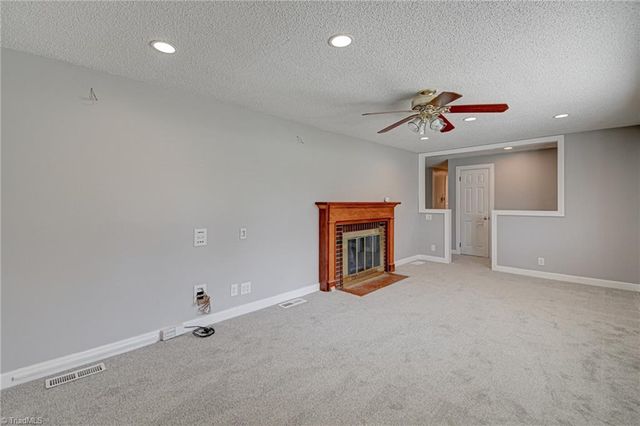 205 Beechwood Circle, Winston-salem, NC 27105