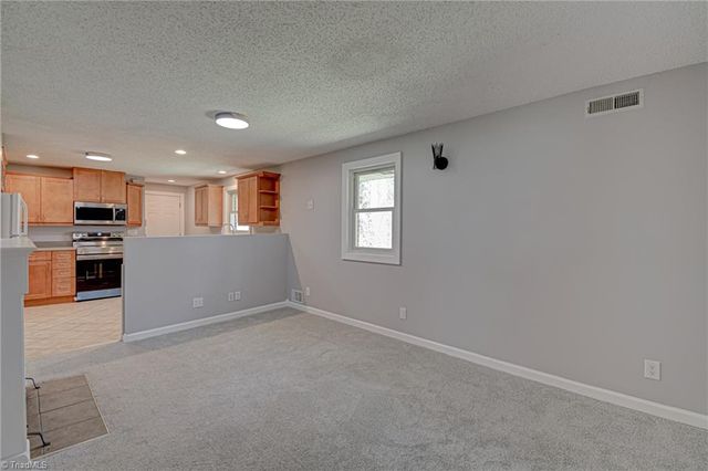 205 Beechwood Circle, Winston-salem, NC 27105