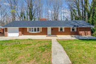 205 Beechwood Circle, Winston-salem, NC 27105