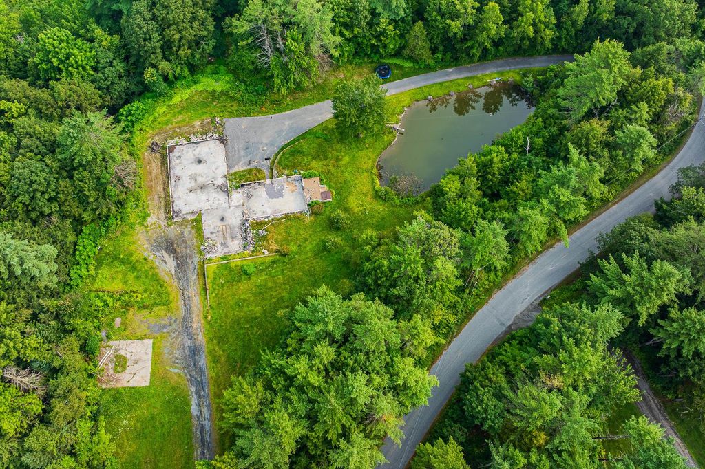398 Valley View Road, Hartford, VT 05001