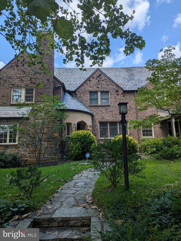 738 E LAKE AVE, Baltimore, MD 21212