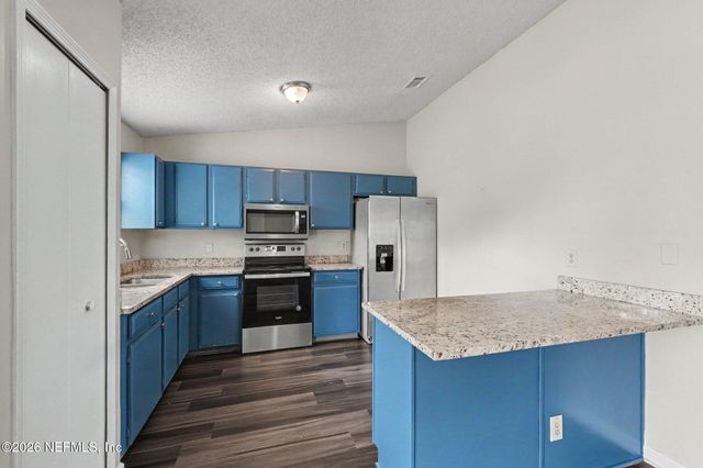 7986 SHIRCLIFF Drive, Jacksonville, FL 32210