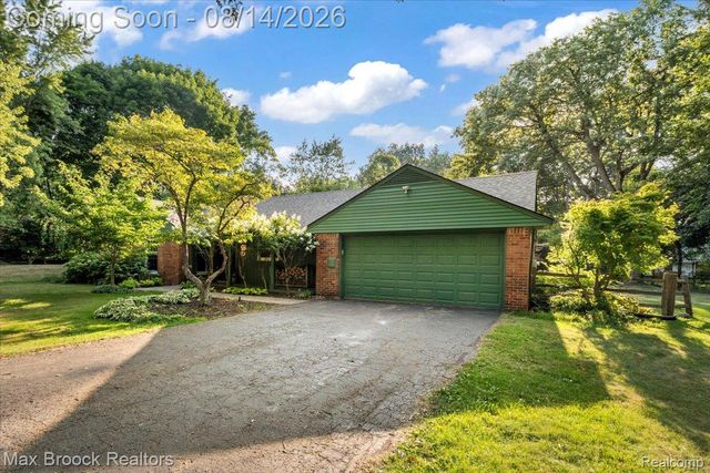 4197 Orchard Hill Drive, Bloomfield Charter Township, MI 48304