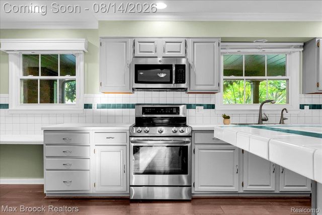 4197 Orchard Hill Drive, Bloomfield Charter Township, MI 48304