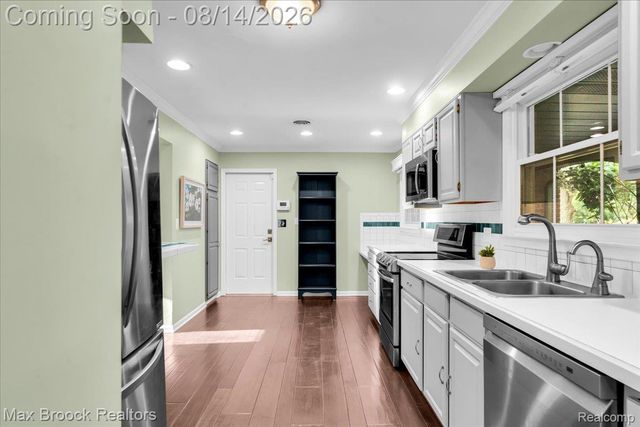 4197 Orchard Hill Drive, Bloomfield Charter Township, MI 48304
