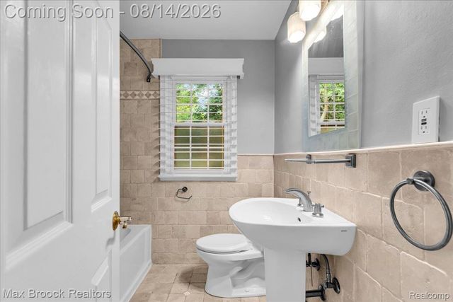4197 Orchard Hill Drive, Bloomfield Charter Township, MI 48304