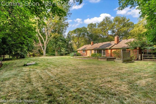 4197 Orchard Hill Drive, Bloomfield Charter Township, MI 48304