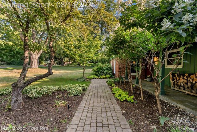 4197 Orchard Hill Drive, Bloomfield Charter Township, MI 48304