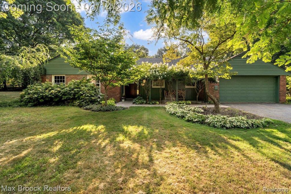 4197 Orchard Hill Drive, Bloomfield Charter Township, MI 48304