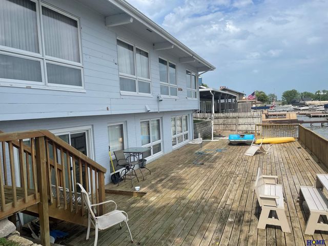 1800 Surfside Drive, Lincoln, NE 68528