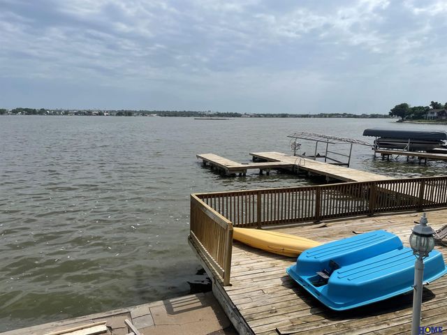 1800 Surfside Drive, Lincoln, NE 68528
