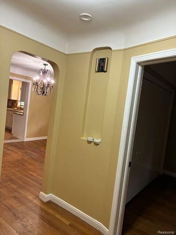 6766 Parkway Circle, Dearborn Heights, MI 48127
