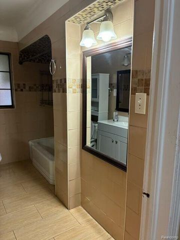 6766 Parkway Circle, Dearborn Heights, MI 48127