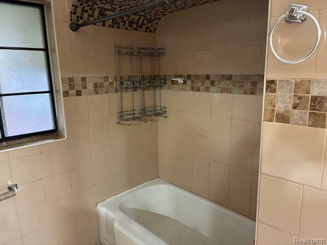 6766 Parkway Circle, Dearborn Heights, MI 48127