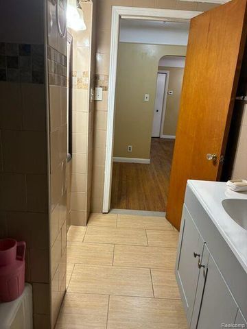 6766 Parkway Circle, Dearborn Heights, MI 48127