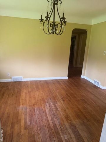 6766 Parkway Circle, Dearborn Heights, MI 48127