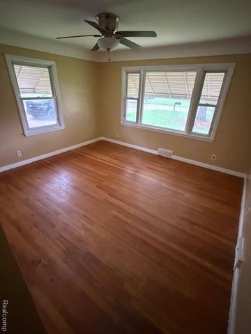 6766 Parkway Circle, Dearborn Heights, MI 48127