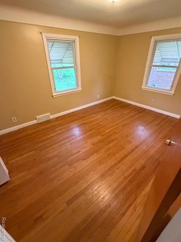 6766 Parkway Circle, Dearborn Heights, MI 48127