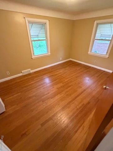 6766 Parkway Circle, Dearborn Heights, MI 48127