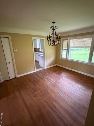 6766 Parkway Circle, Dearborn Heights, MI 48127