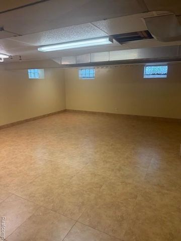 6766 Parkway Circle, Dearborn Heights, MI 48127