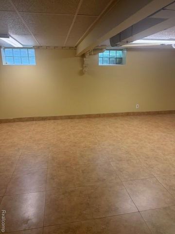 6766 Parkway Circle, Dearborn Heights, MI 48127