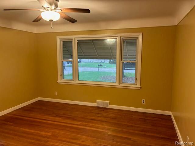 6766 Parkway Circle, Dearborn Heights, MI 48127