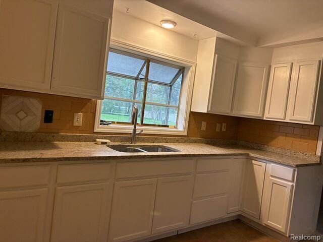 6766 Parkway Circle, Dearborn Heights, MI 48127