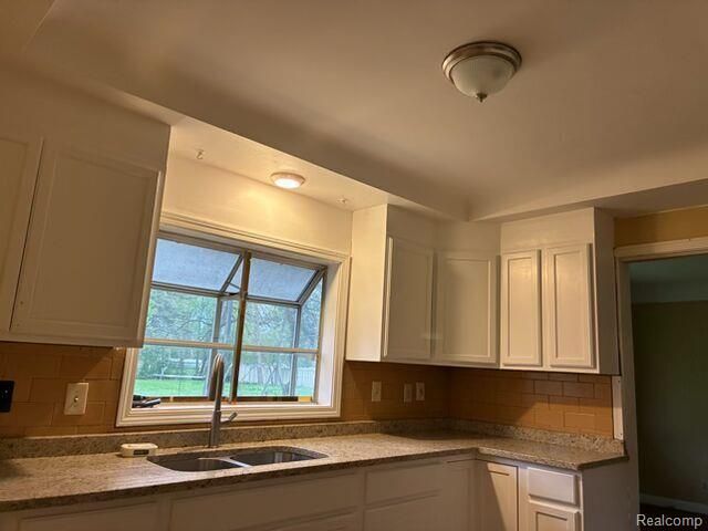 6766 Parkway Circle, Dearborn Heights, MI 48127