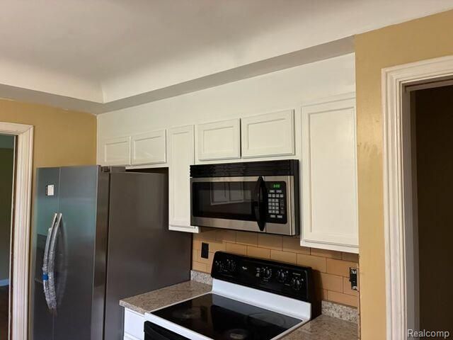 6766 Parkway Circle, Dearborn Heights, MI 48127