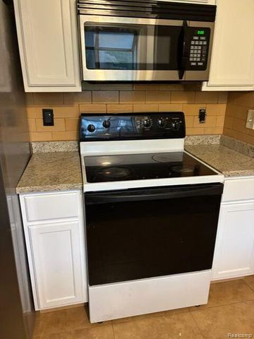 6766 Parkway Circle, Dearborn Heights, MI 48127