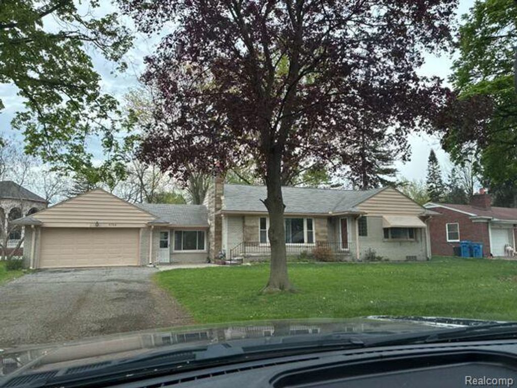 6766 Parkway Circle, Dearborn Heights, MI 48127