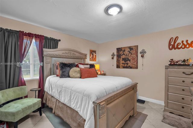 2175 NW 50th St, Miami, FL 33142