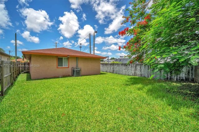 2175 NW 50th St, Miami, FL 33142