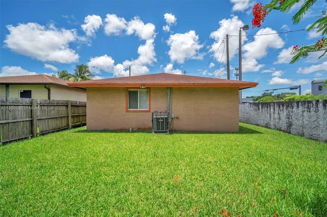 2175 NW 50th St, Miami, FL 33142