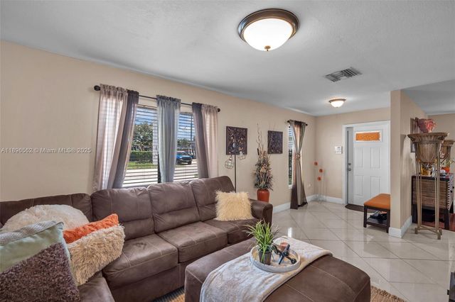 2175 NW 50th St, Miami, FL 33142