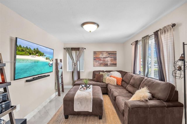 2175 NW 50th St, Miami, FL 33142