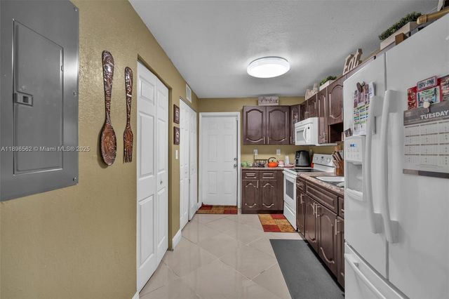 2175 NW 50th St, Miami, FL 33142