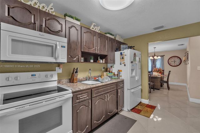 2175 NW 50th St, Miami, FL 33142