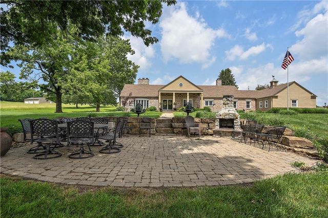 450 Ruth Ewing Road, Liberty, MO 64068