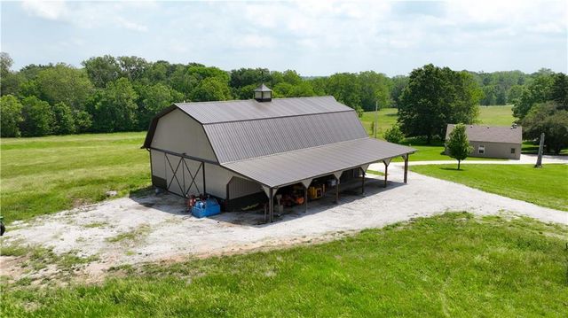 450 Ruth Ewing Road, Liberty, MO 64068