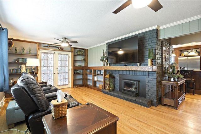 450 Ruth Ewing Road, Liberty, MO 64068
