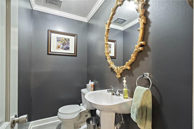 450 Ruth Ewing Road, Liberty, MO 64068