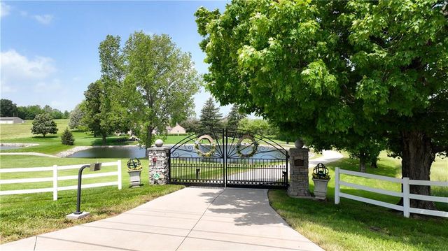 450 Ruth Ewing Road, Liberty, MO 64068