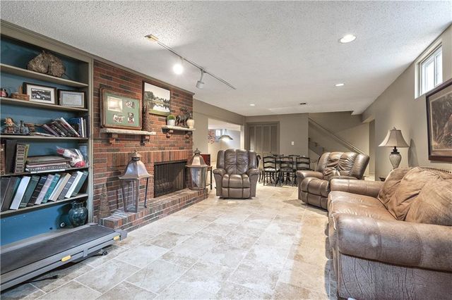 450 Ruth Ewing Road, Liberty, MO 64068