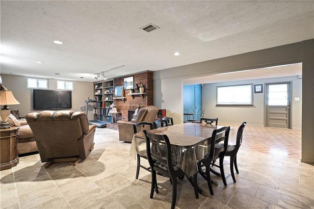 450 Ruth Ewing Road, Liberty, MO 64068