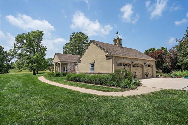 450 Ruth Ewing Road, Liberty, MO 64068