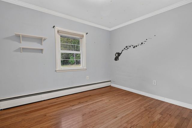 43 Madison St, Amesbury, MA 01913